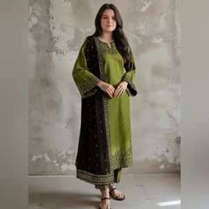 Elegant Green and Black Embroidered Kurta with Dupatta